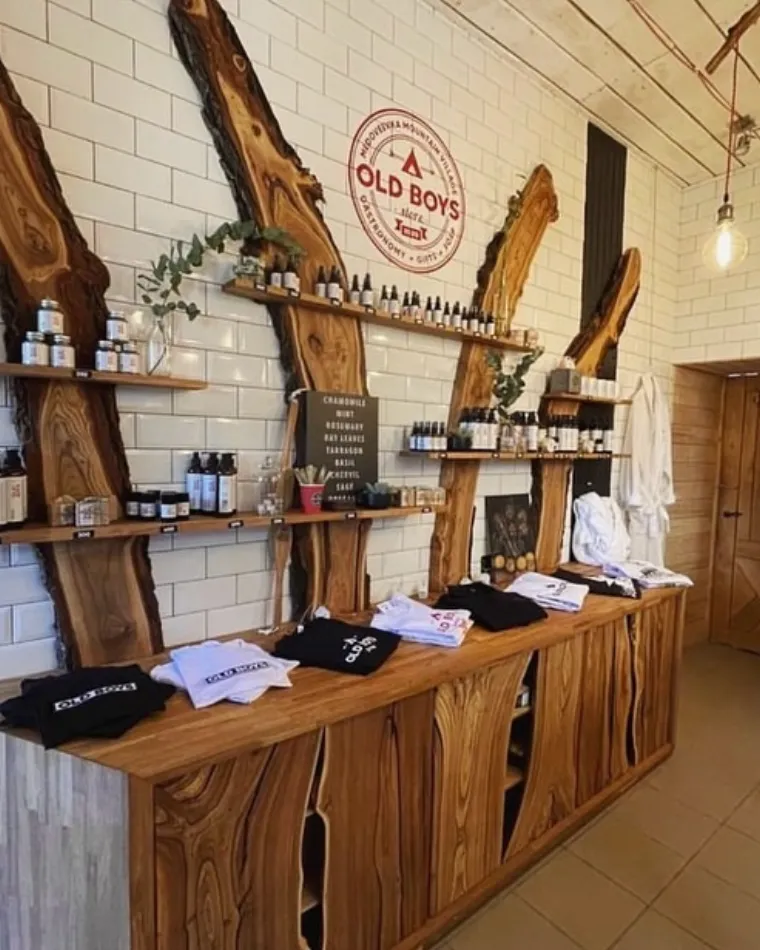 Сувенирная лавка Old Boys Store это огромный выбор Краснополянской косметики, авторские изделия